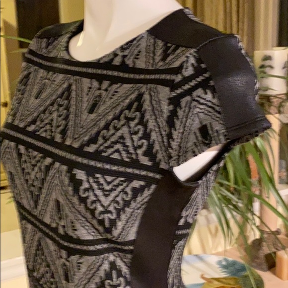 Karen Kane - Picture 3 of 5